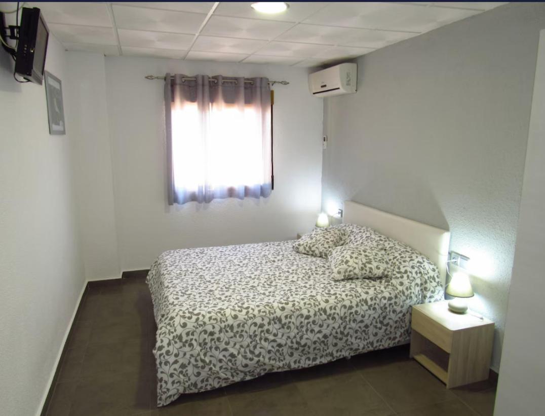 Hotel Restaurant Cau Blanch Useras Екстер'єр фото