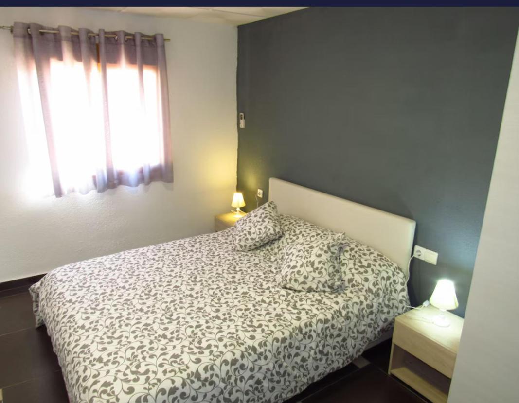 Hotel Restaurant Cau Blanch Useras Екстер'єр фото