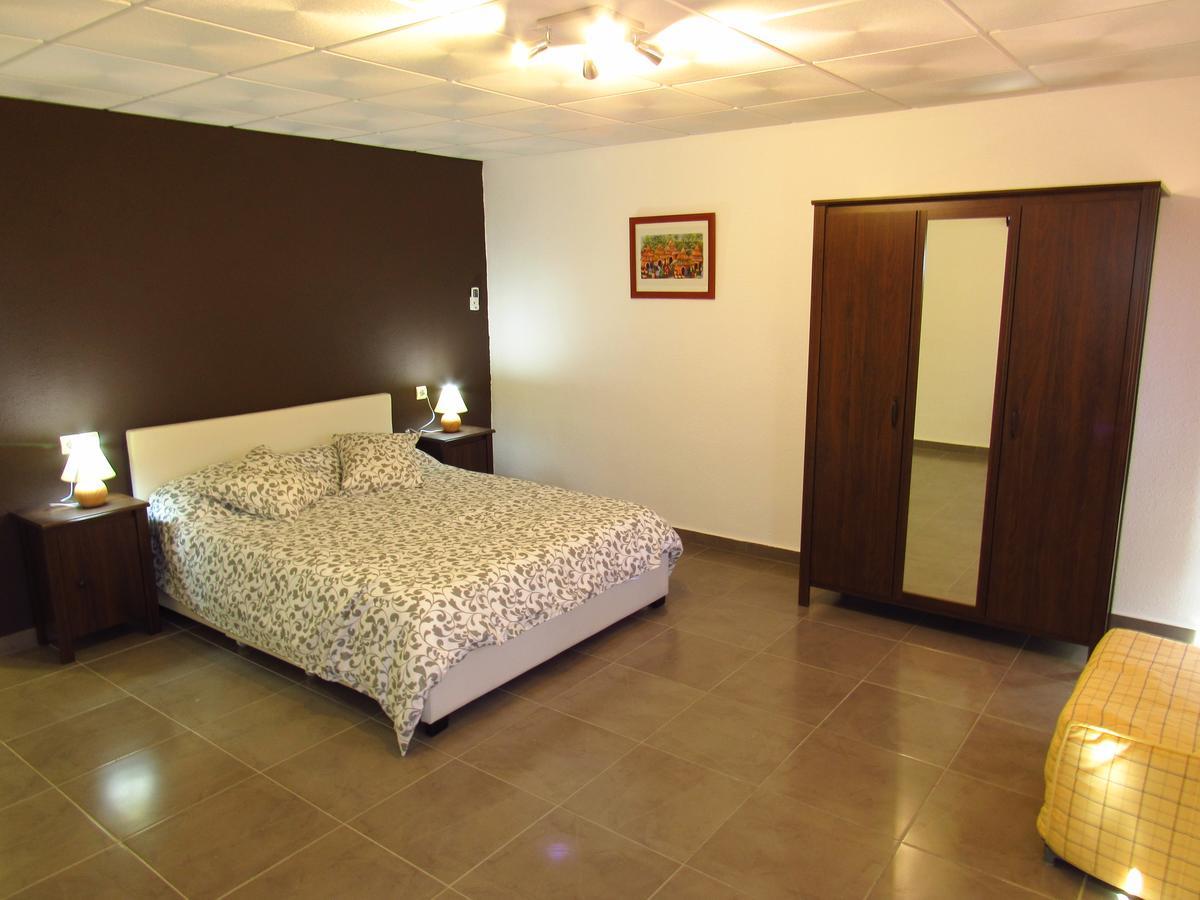 Hotel Restaurant Cau Blanch Useras Екстер'єр фото